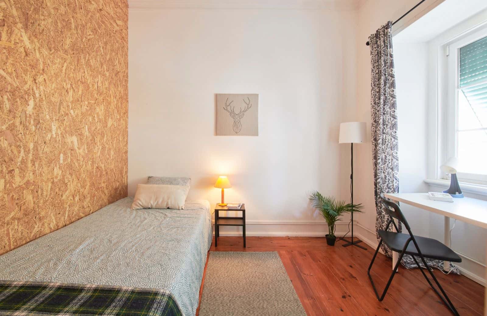 Bedroom in a 6-bedroom apartment in Lisbon - Room 5