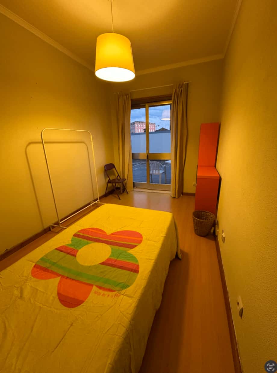 Room in a 4-bedroom apartment in Porto - Room 3