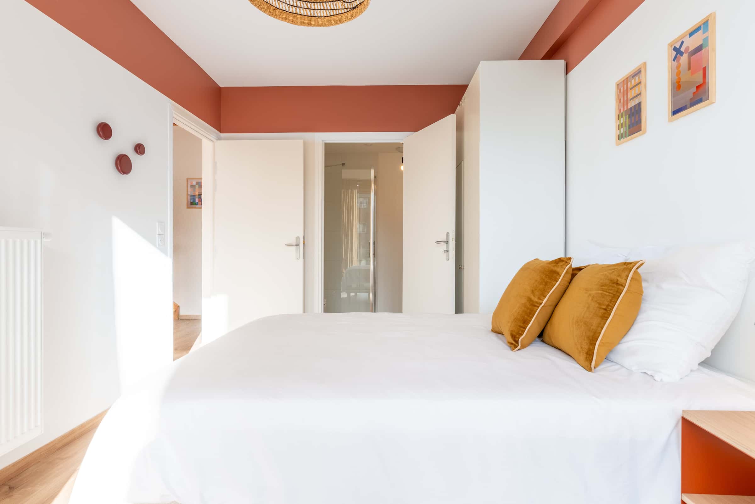 Bedroom with private bathroom  in a 5-bedroom apartment - Room 3 (Apartment 3M)