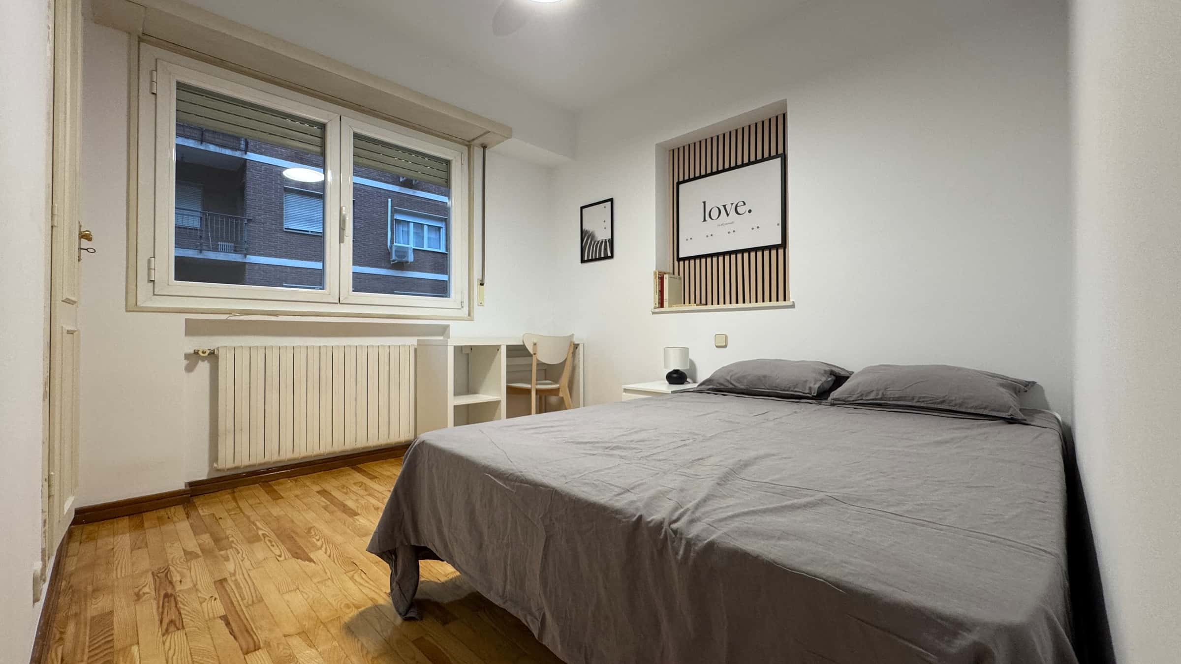 Zimmer in Calle del General Margallo, Madrid für 100 m² mit 5 Schlafzimmer