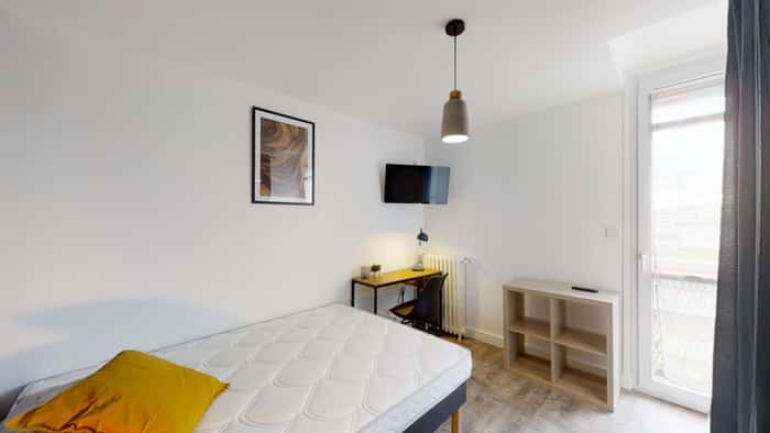 Listing photo thumbnail