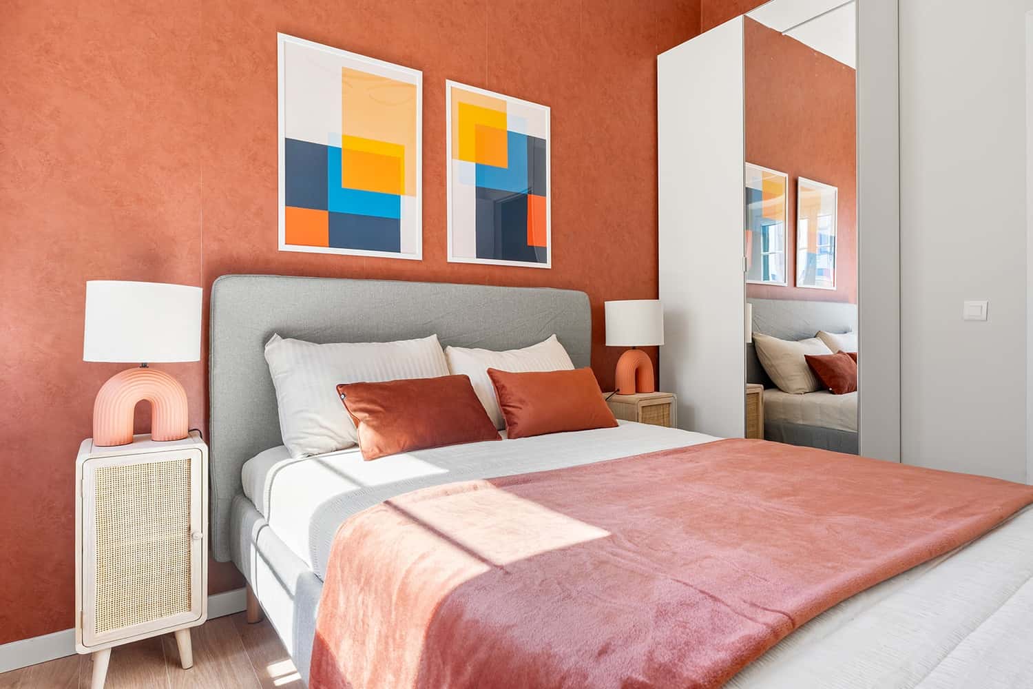 Room 2 - 89. Rua Afonso Lopes Vieira 47 2E