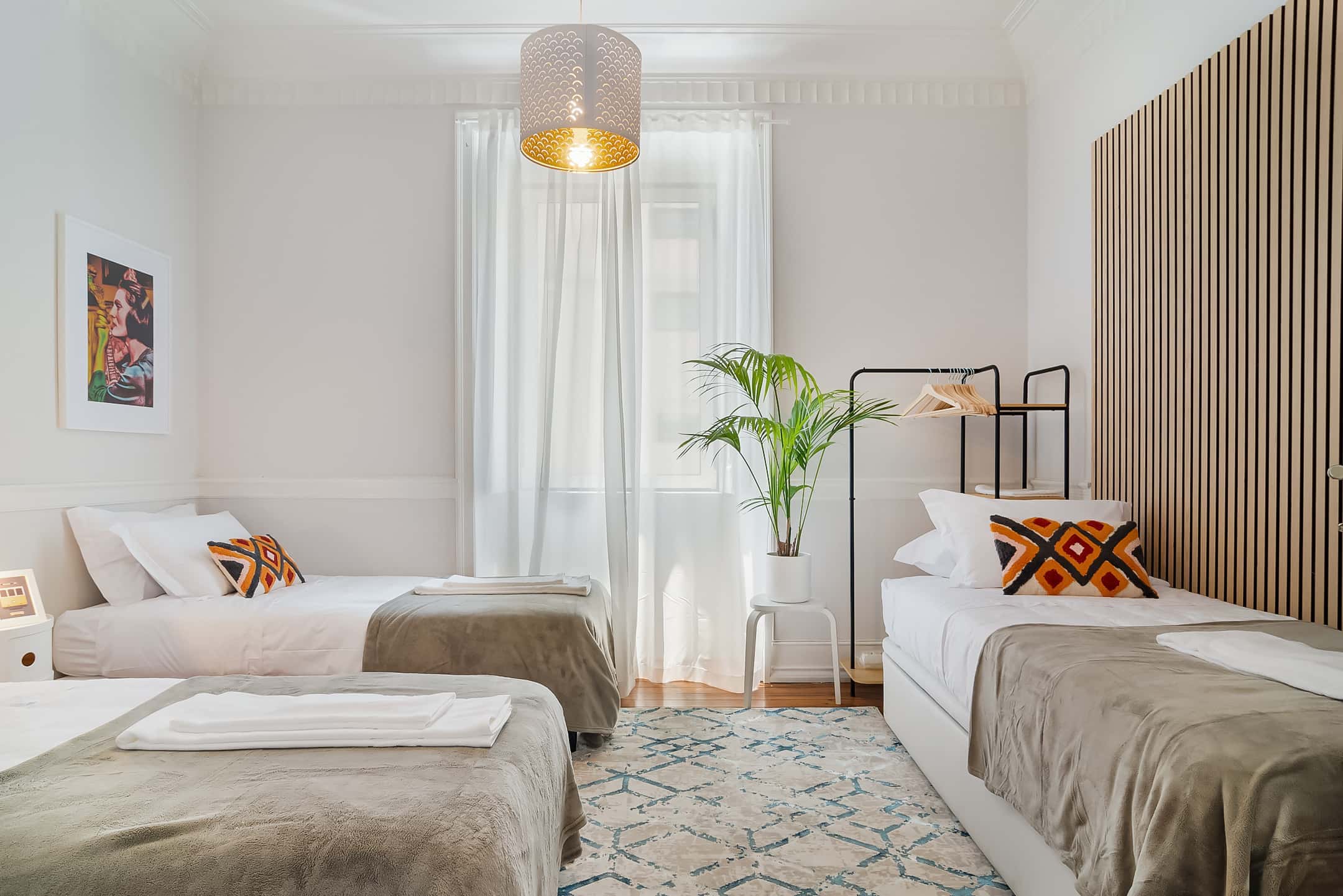Room in a 5-bedroom apartment in Rua António Pedro, Lisbon - Anjos Heart Room