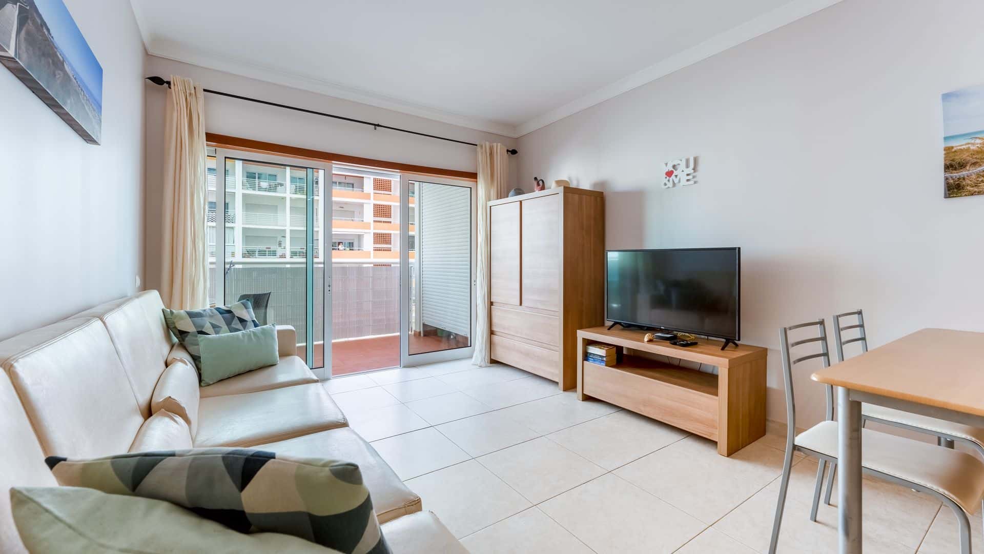 Bright 1 BDR Flat W/ Pool & Balcony