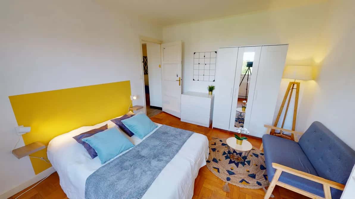 Room in Avenue Esquirol, Lyon for 170 m² with 8 bedrooms