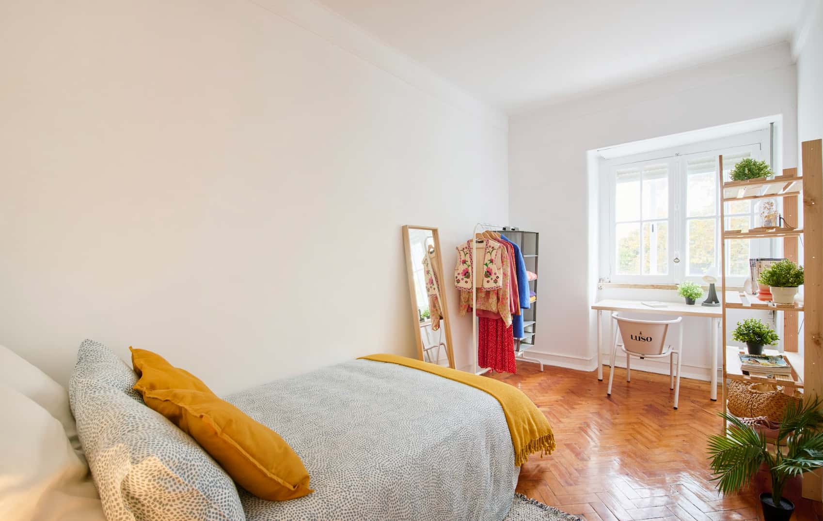 Room in Rua Luis Augusto Palmeirim, Lisboa - Room 4 (close from metro station)
