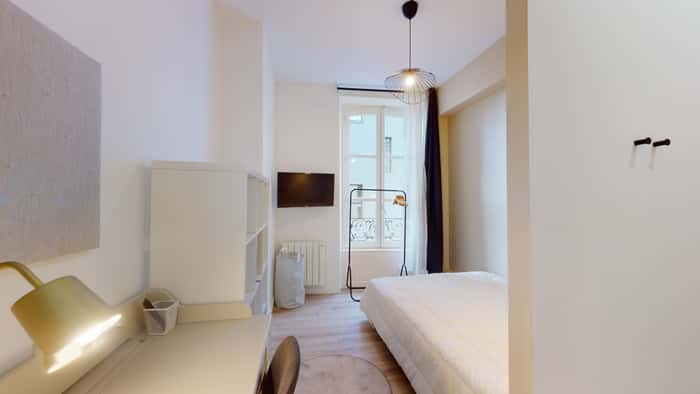 Listing photo thumbnail