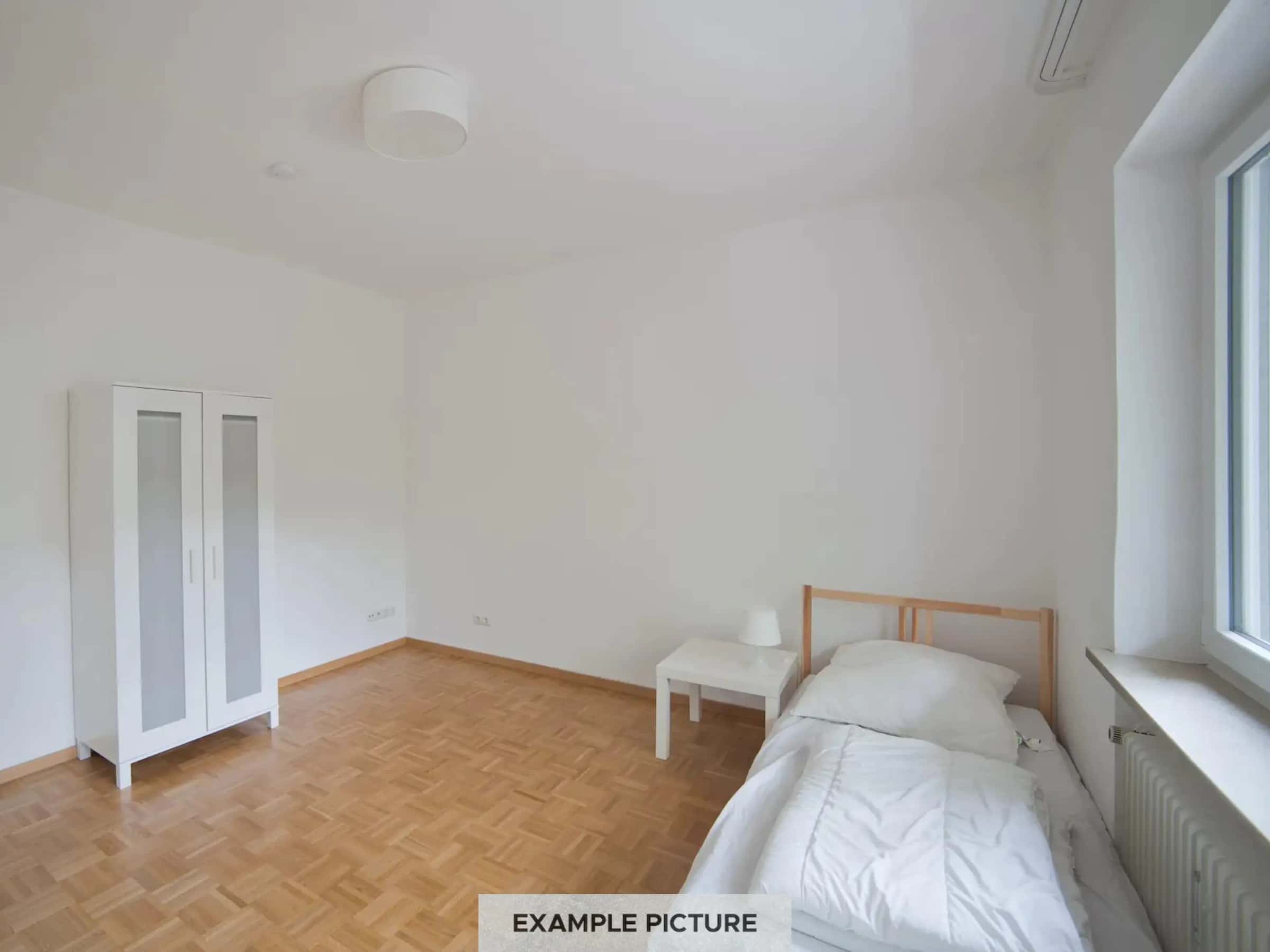 Zimmer in der Romanstraße 28