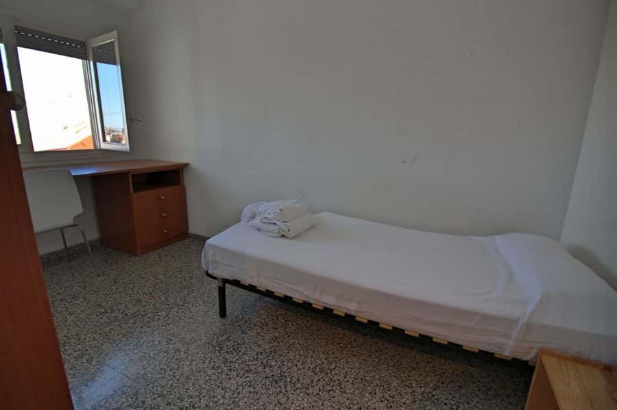 Habitación en piso de 5 habitaciones en Algirós