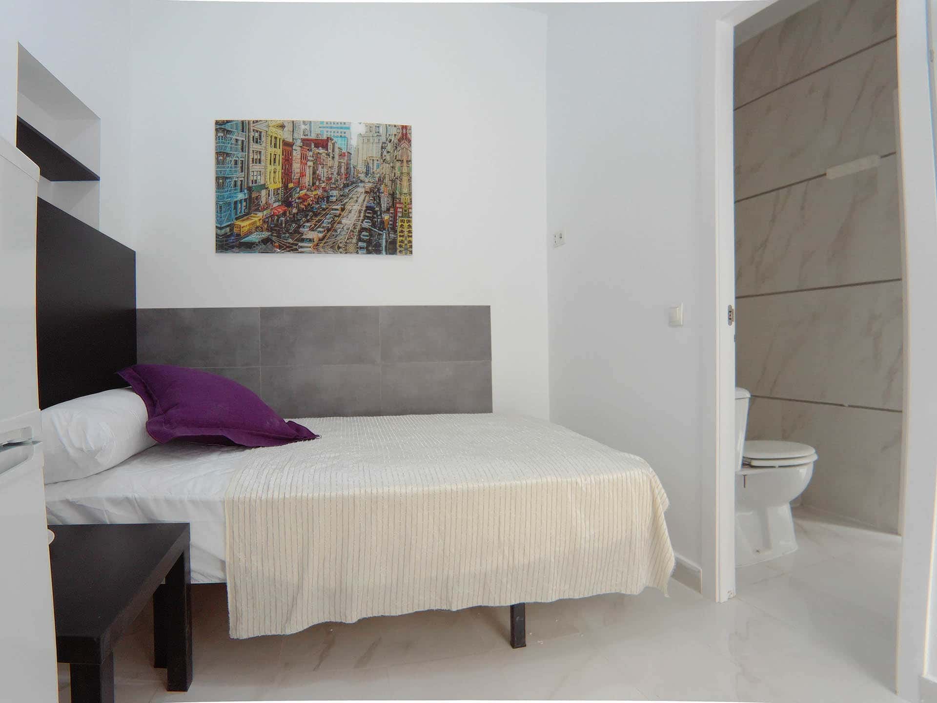 Room Calle Almendrales