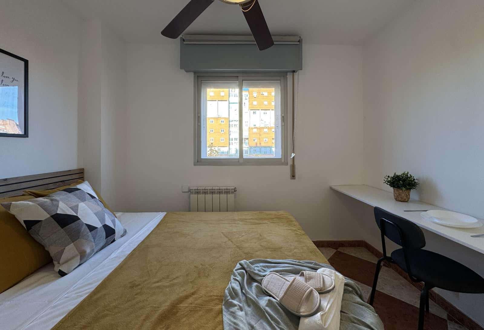 Double bed in Rooms for rent on Andaluces street in Madrid
