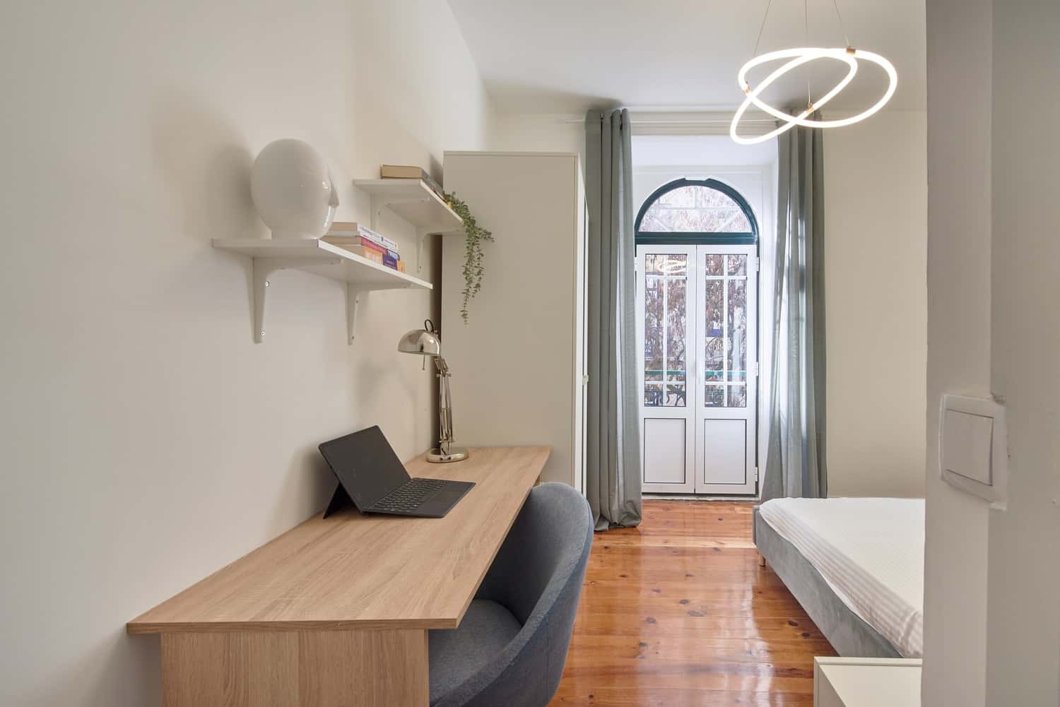 Room 5 - 82. Travessa de Santo António à Graça 2 3°