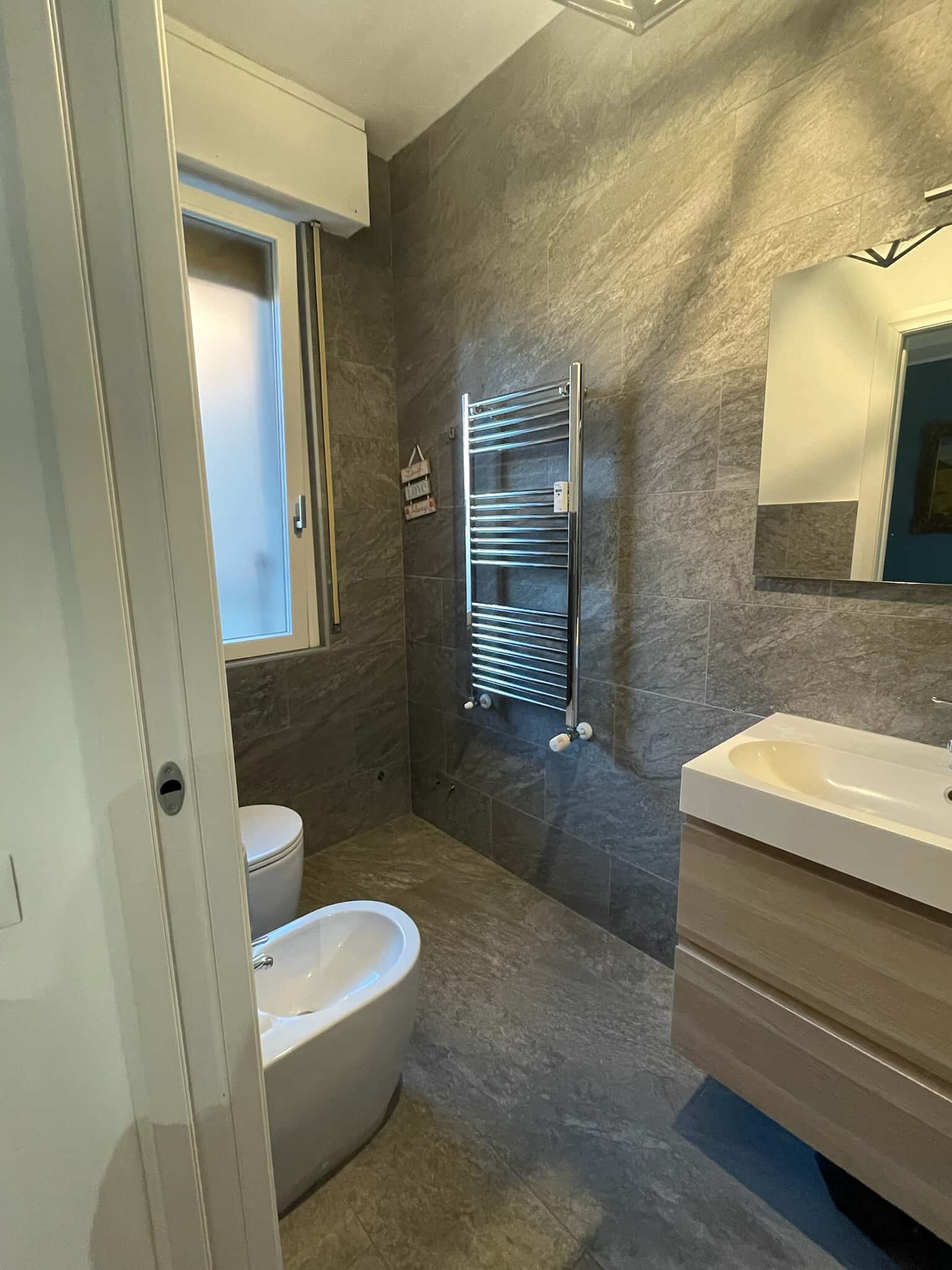 Stanza matrimoniale con bagno e terrazzo privato