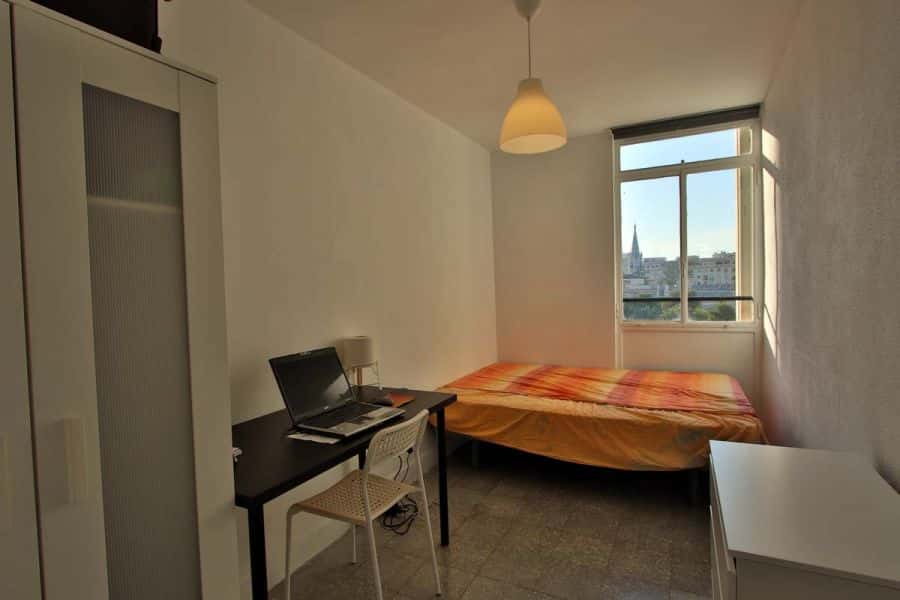 Habitación en piso de 4 habitaciones en La Petxina