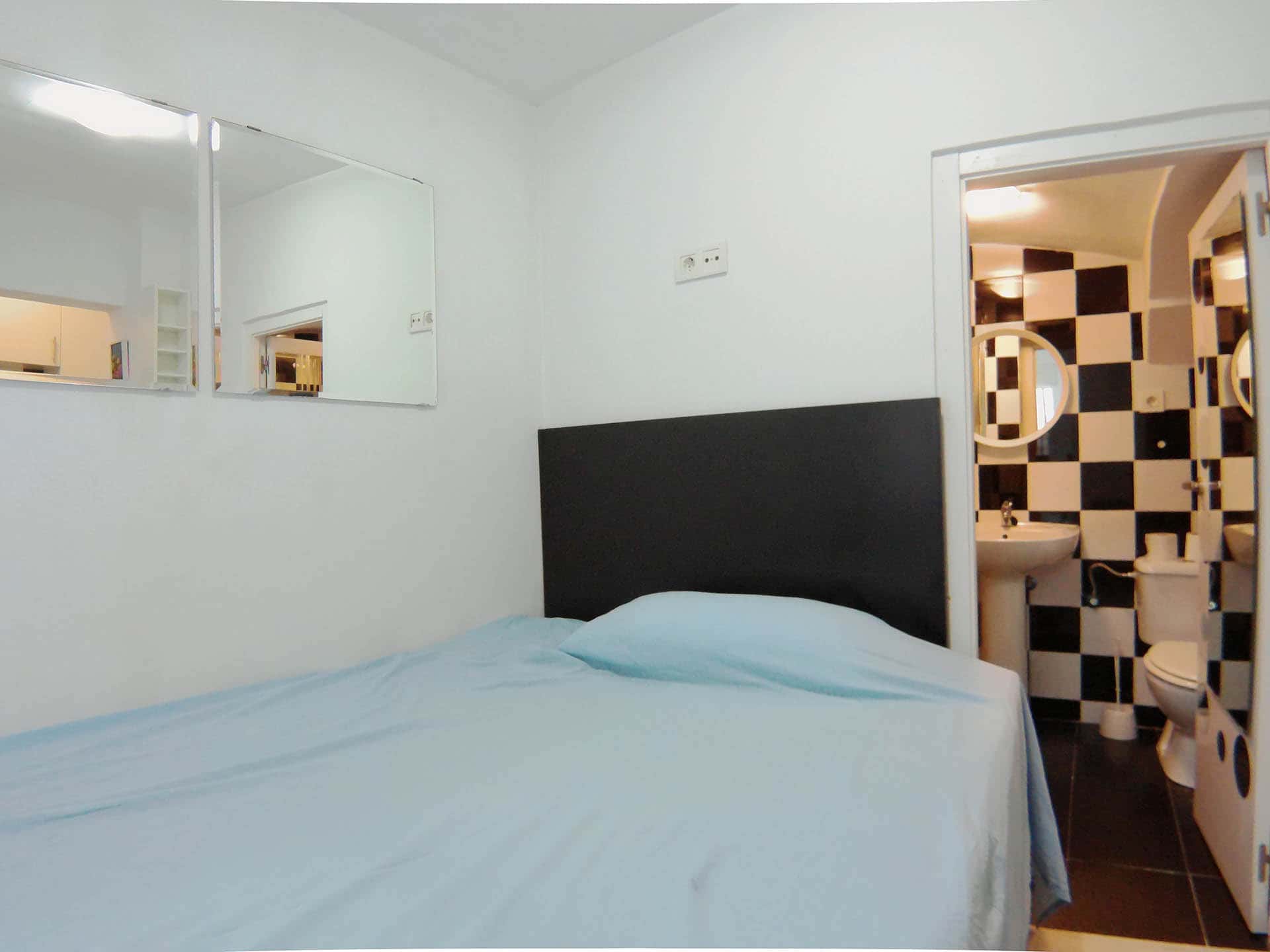 Room Calle de Leneros