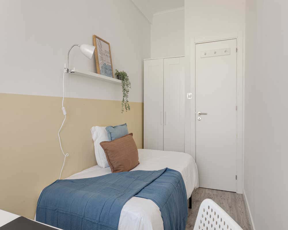Room in 7-bedroom apartment in Alvalade, Lisbon - Room 2