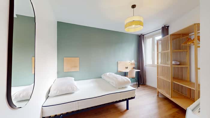 Listing photo thumbnail