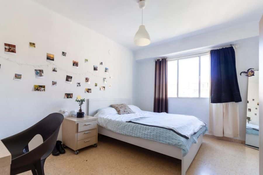 Habitación en piso de 4 habitaciones en Ciutat Jardi