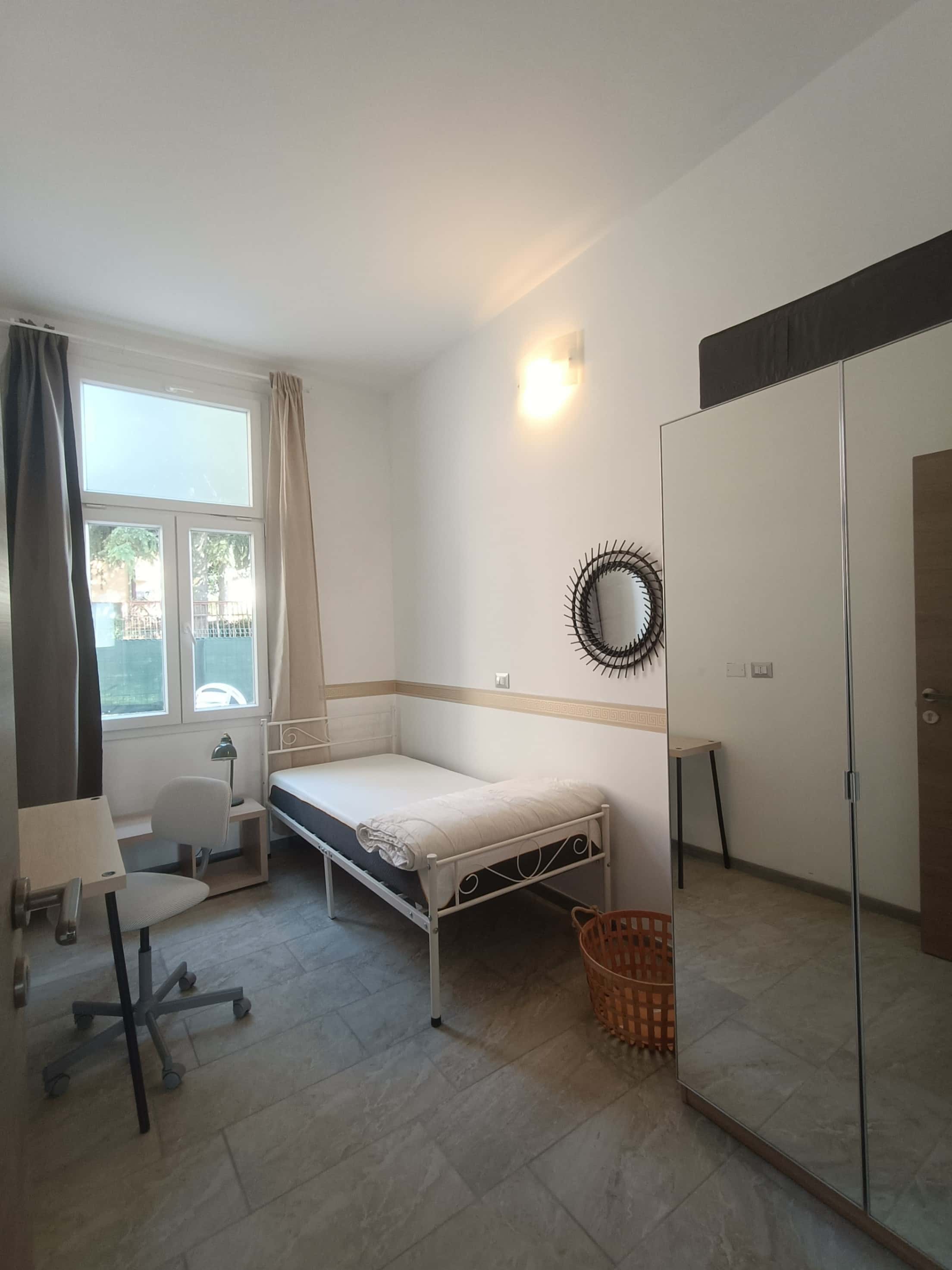 Stanza in Via Castellammare, Milano di 120 m² con 4 camere