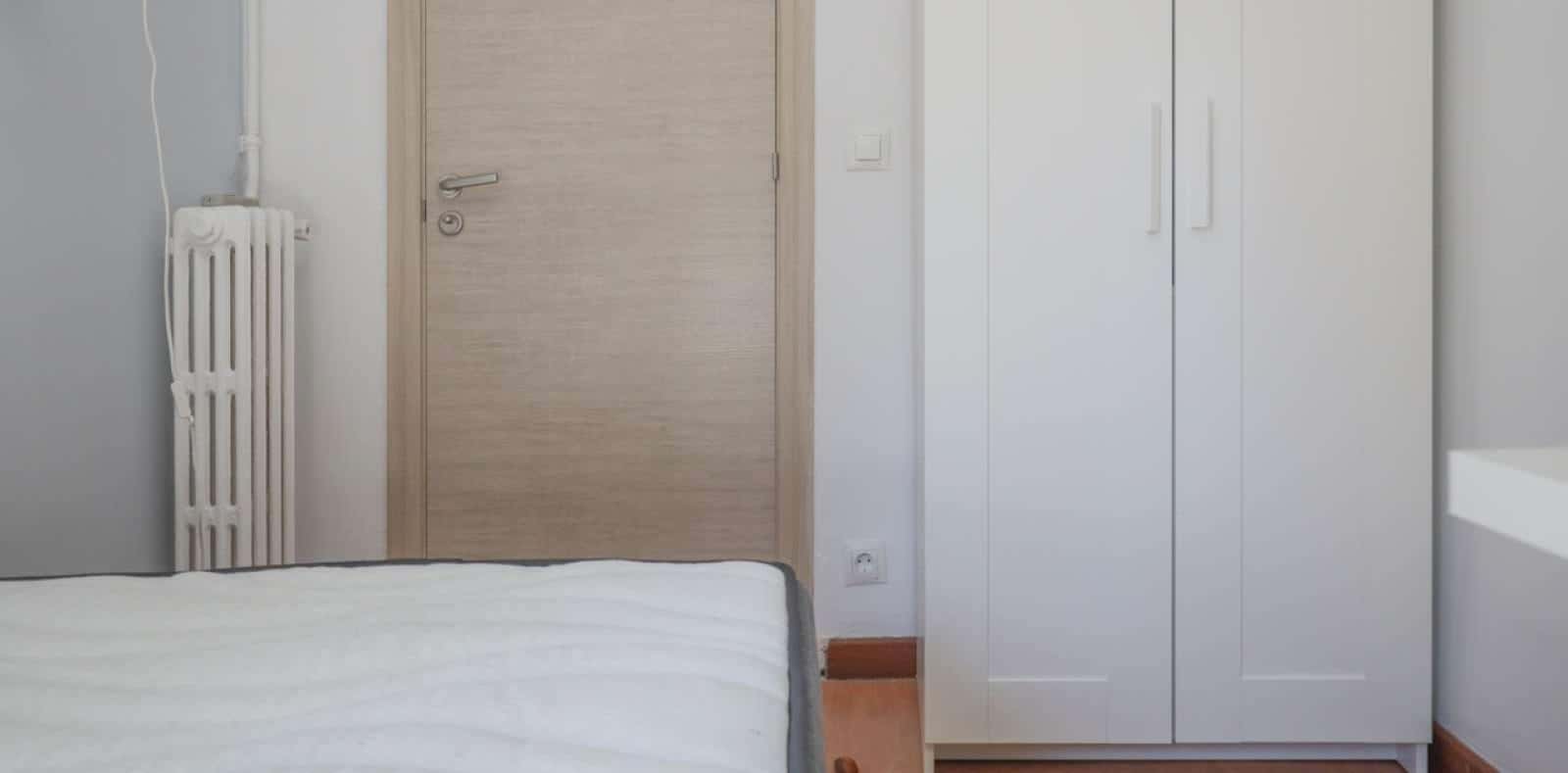Double bed in Rooms for rent in 5-bedroom apartment in La Elipa