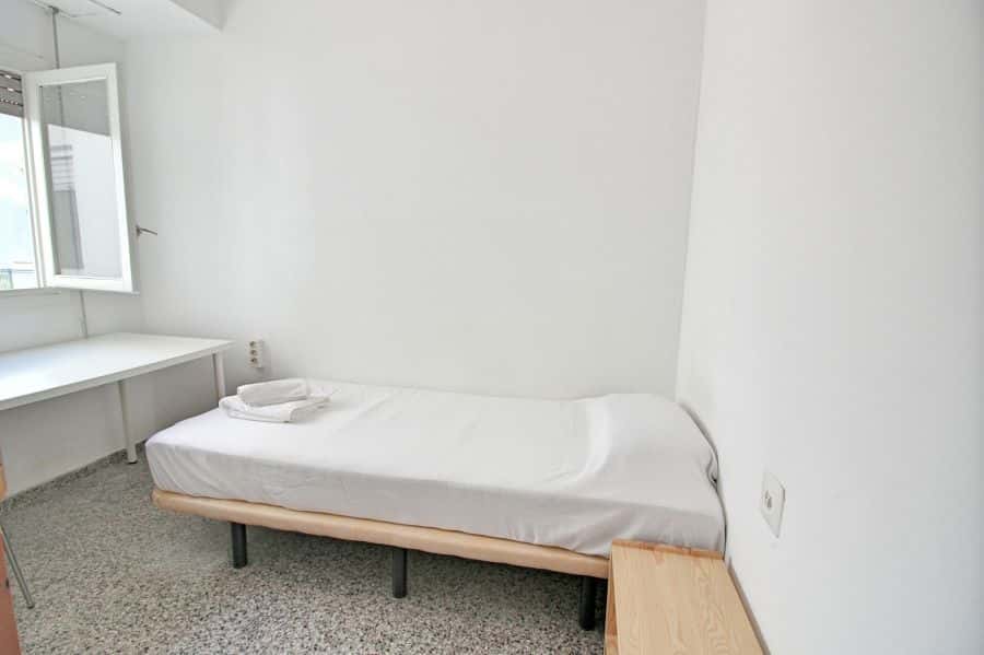 Habitación en piso de 5 habitaciones en Algirós