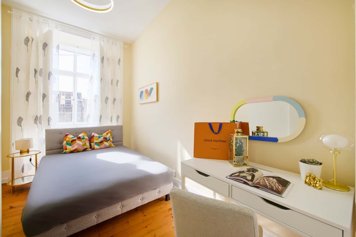 Room 8 - 96. Largo Vitorino Damasio 2 3E