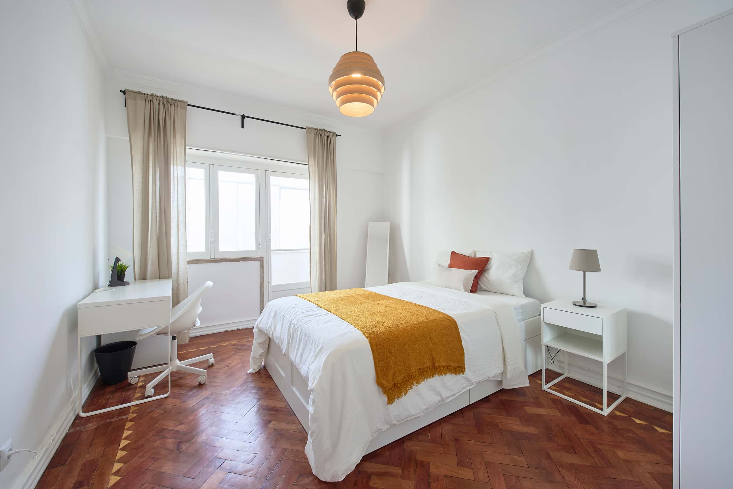 Bedroom in a 8-Bedroom Apartment in Av. Defensor de Chaves, Lisbon - Room 7