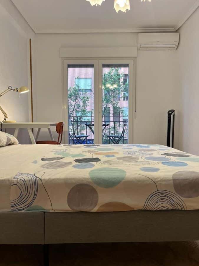 Habitación en piso de 3 habitaciones en Benicalap