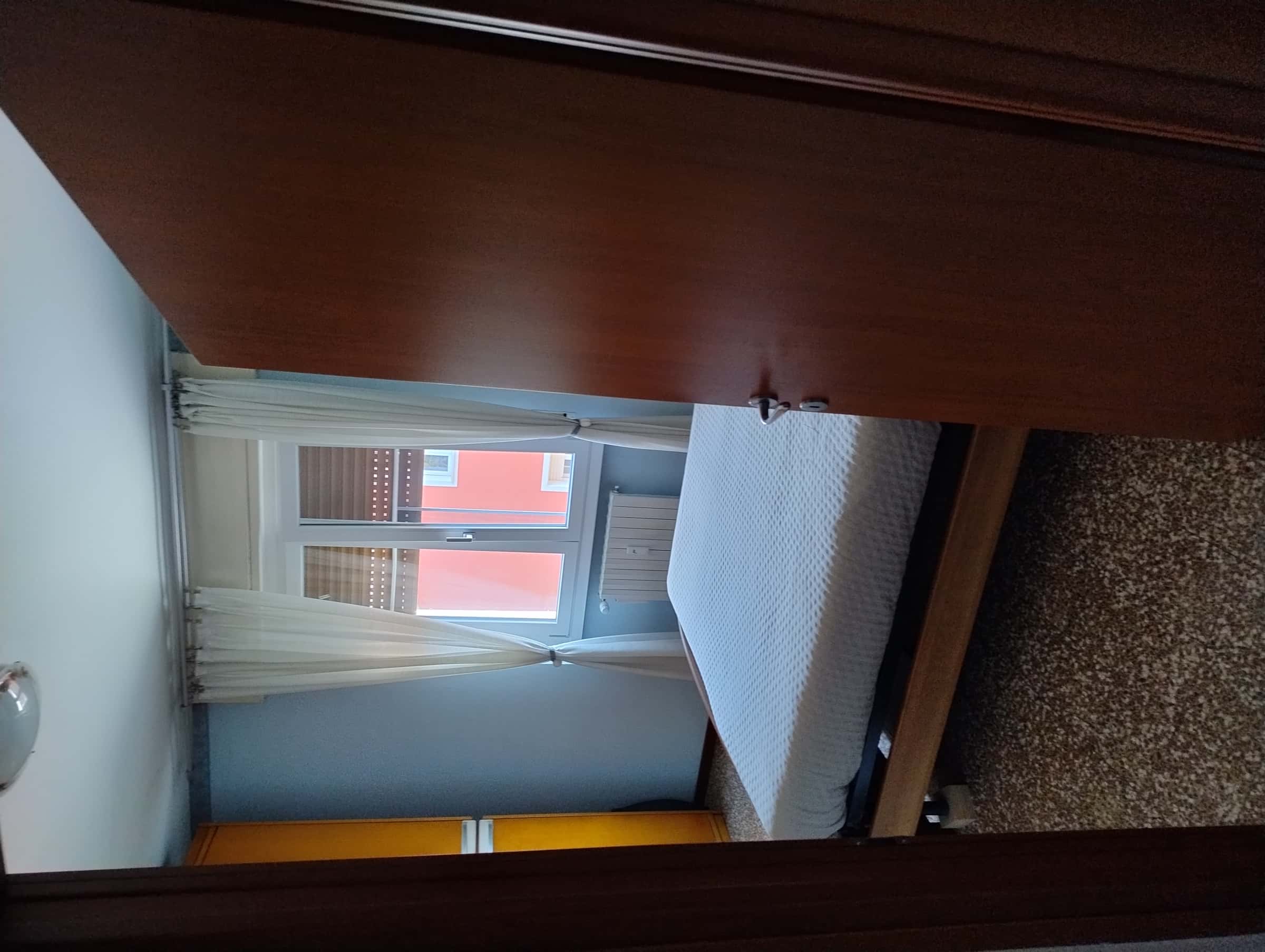 Stanza in Via Teano, Milano di 85 m² con 3 camere