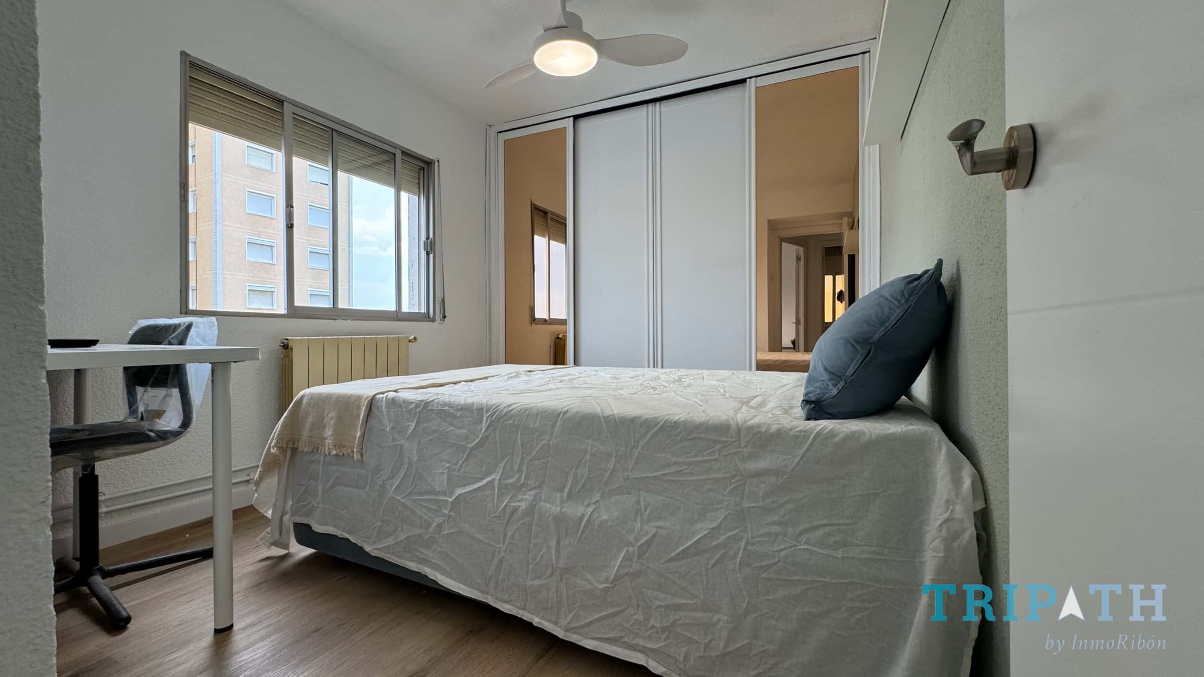 Chambre dans Calle del Poeta Blas de Otero, Madrid pour 80 m² avec 4 chambres