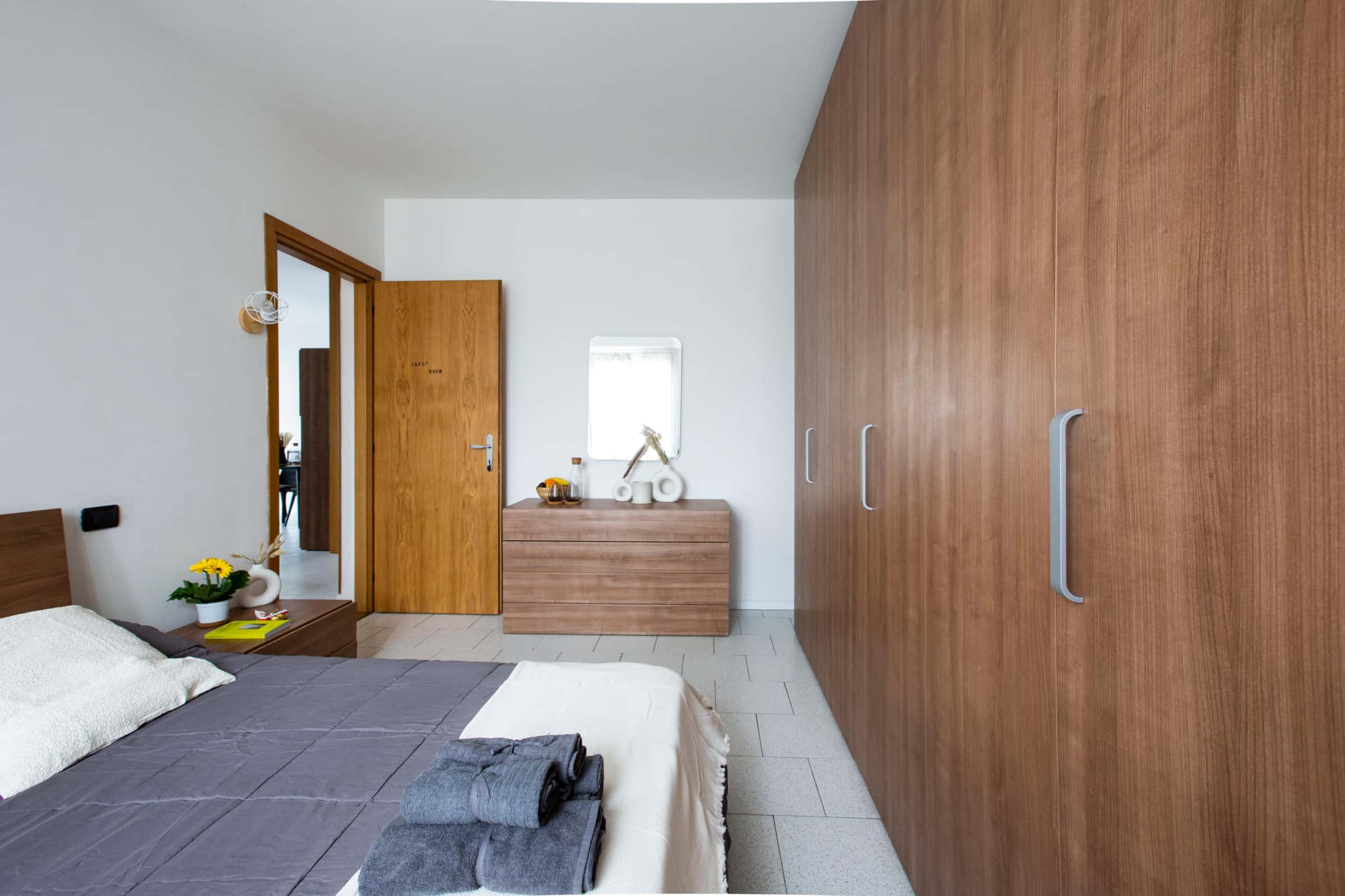 Quarto em Via Pio XI, Como para 75 m² com 2 quartos
