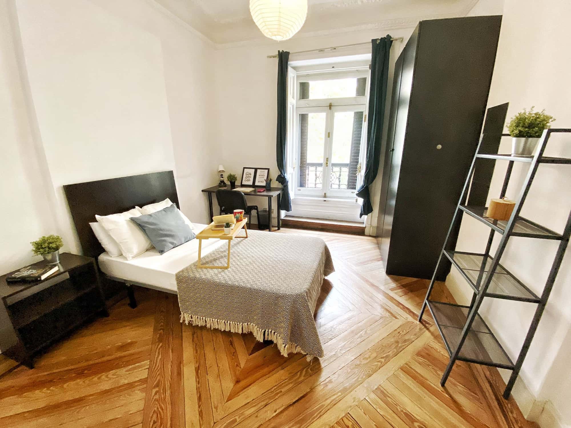 Calle de Sagasta, 12 (ONLY STUDENTS)