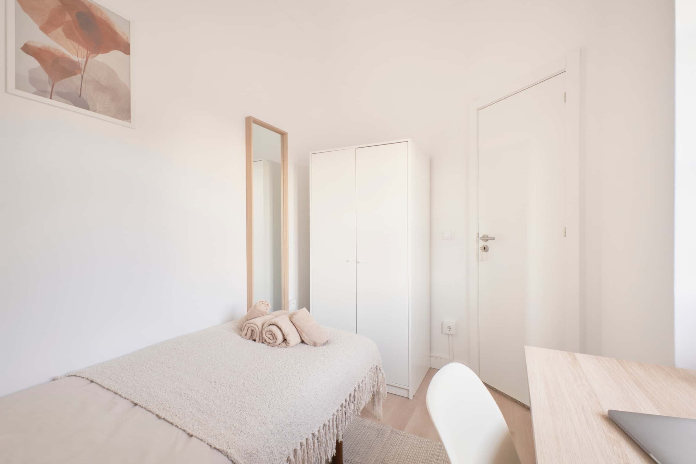 Furnished Room in Lisbon - Room 10