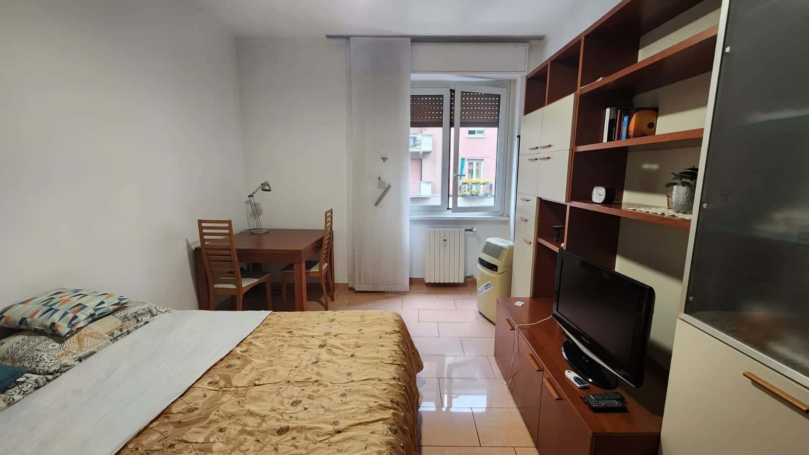 Stanza in Via Flavio Andò, Milano di 70 m² con 2 camere