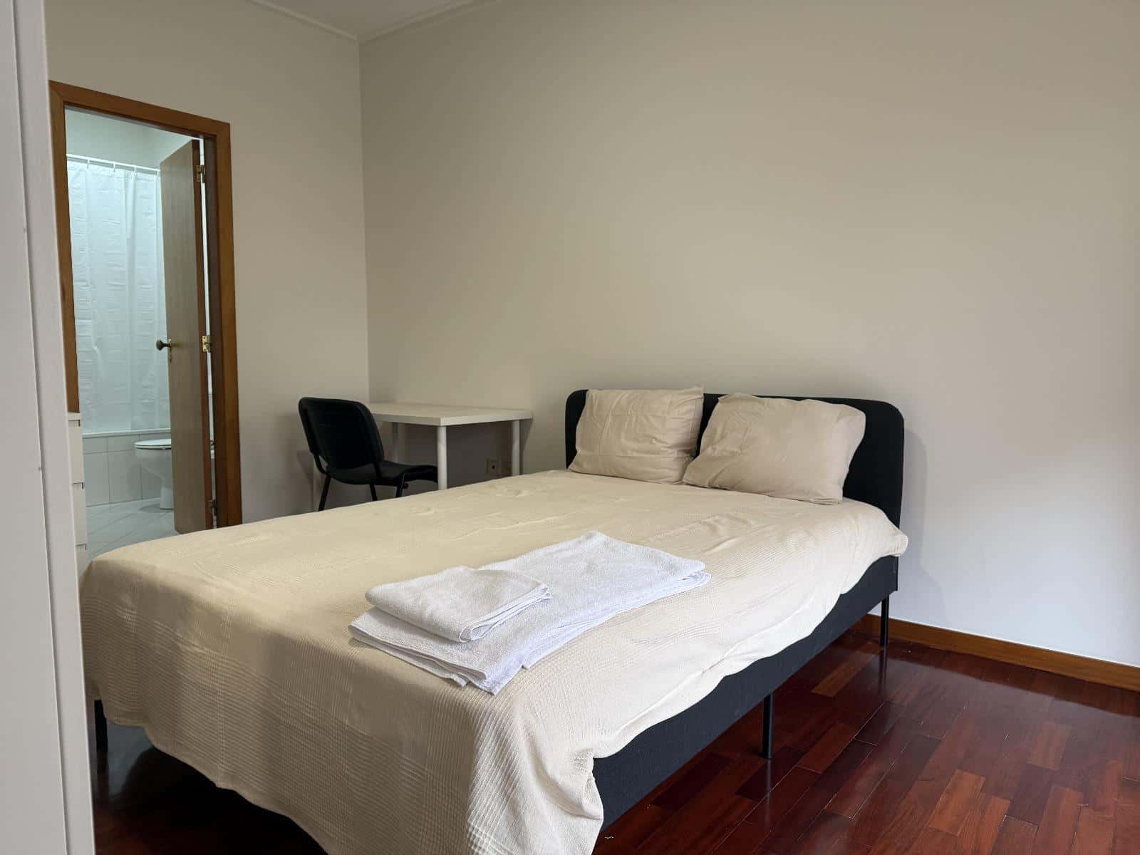 Quarto em Rua Doutor Aníbal Araújo Esmoriz, Braga