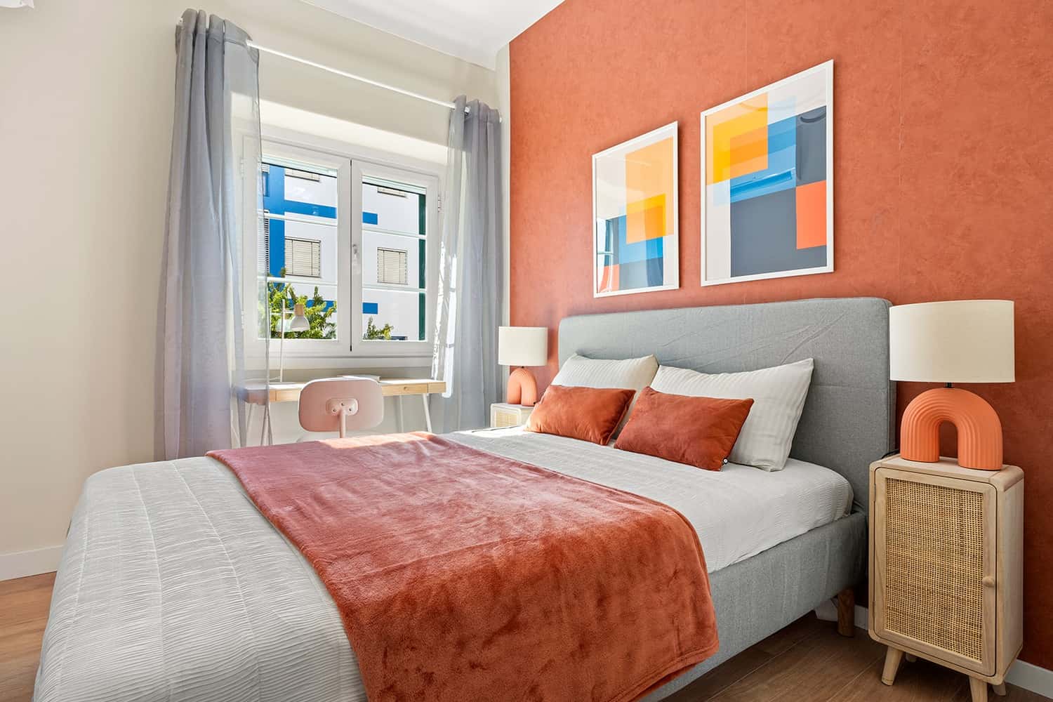 Room 2 - 89. Rua Afonso Lopes Vieira 47 2E