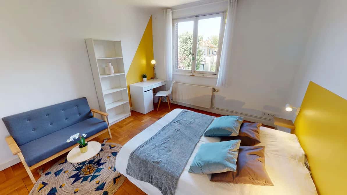 Room in Avenue Esquirol, Lyon for 170 m² with 8 bedrooms