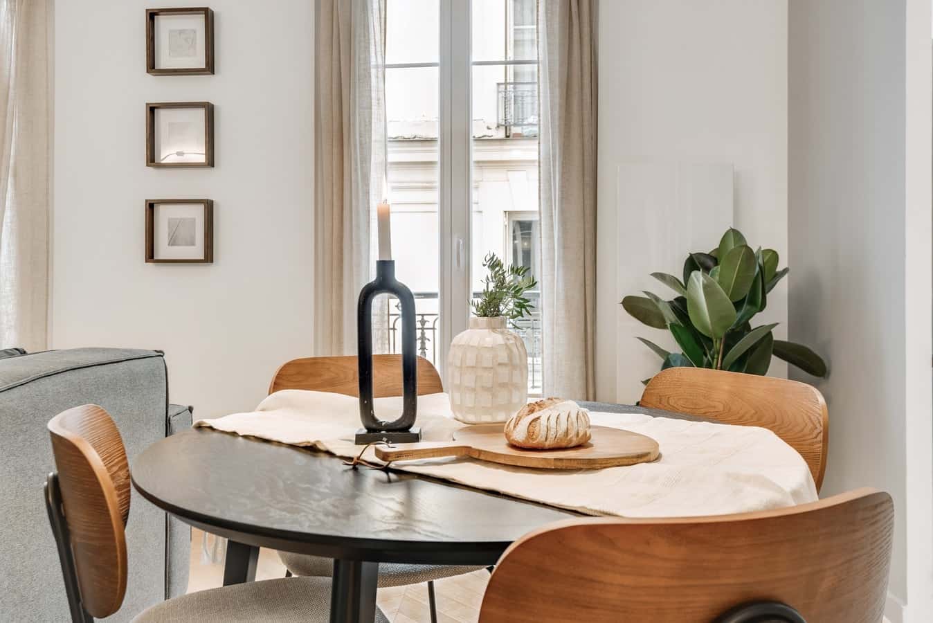 Apartment in 123 Rue Saint-Antoine, 75004 Paris, France