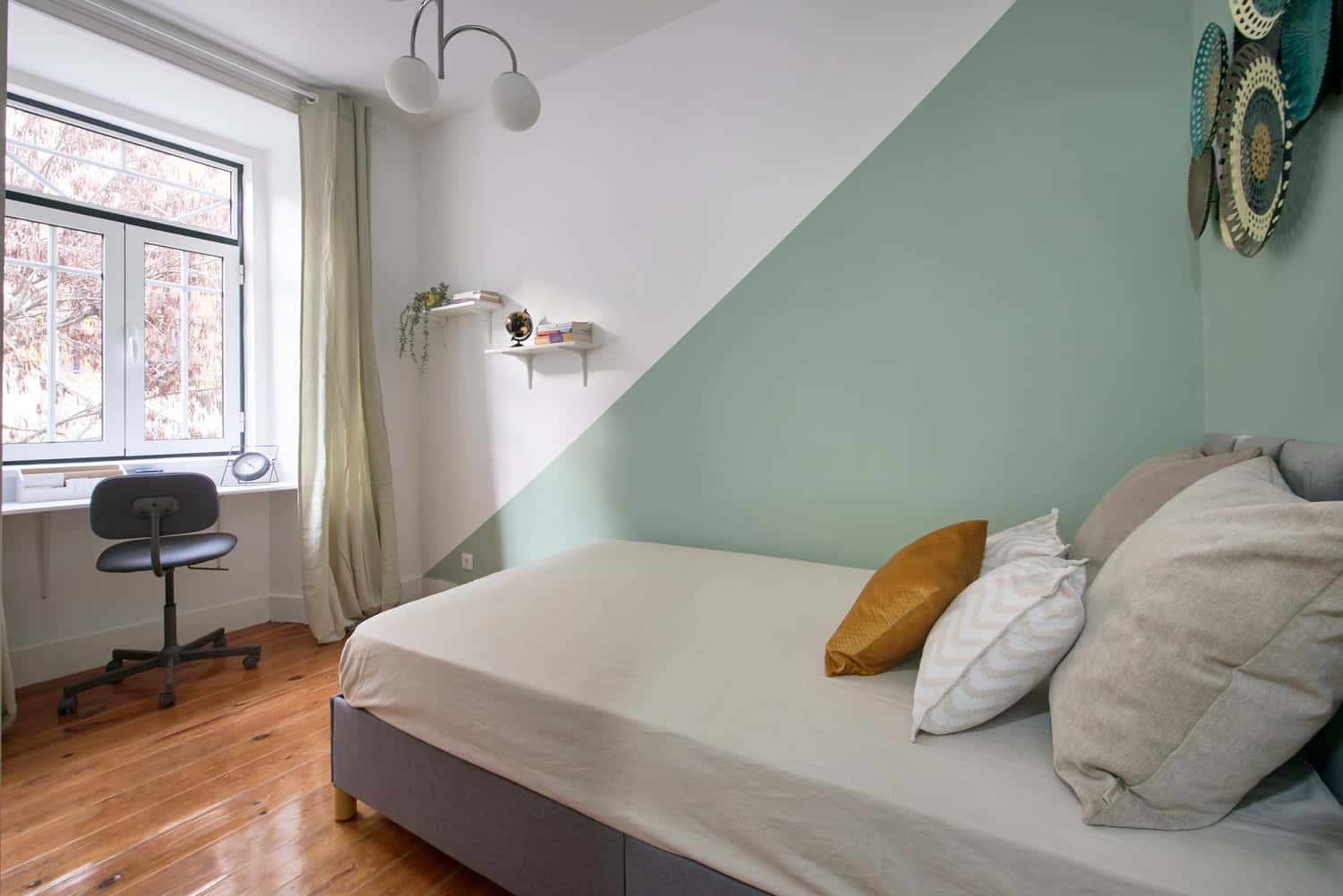 Room 6 - 82. Travessa de Santo António à Graça 2 3°