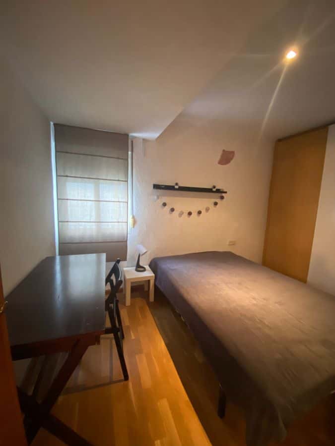 Habitación en piso de 3 habitaciones en Rascaña