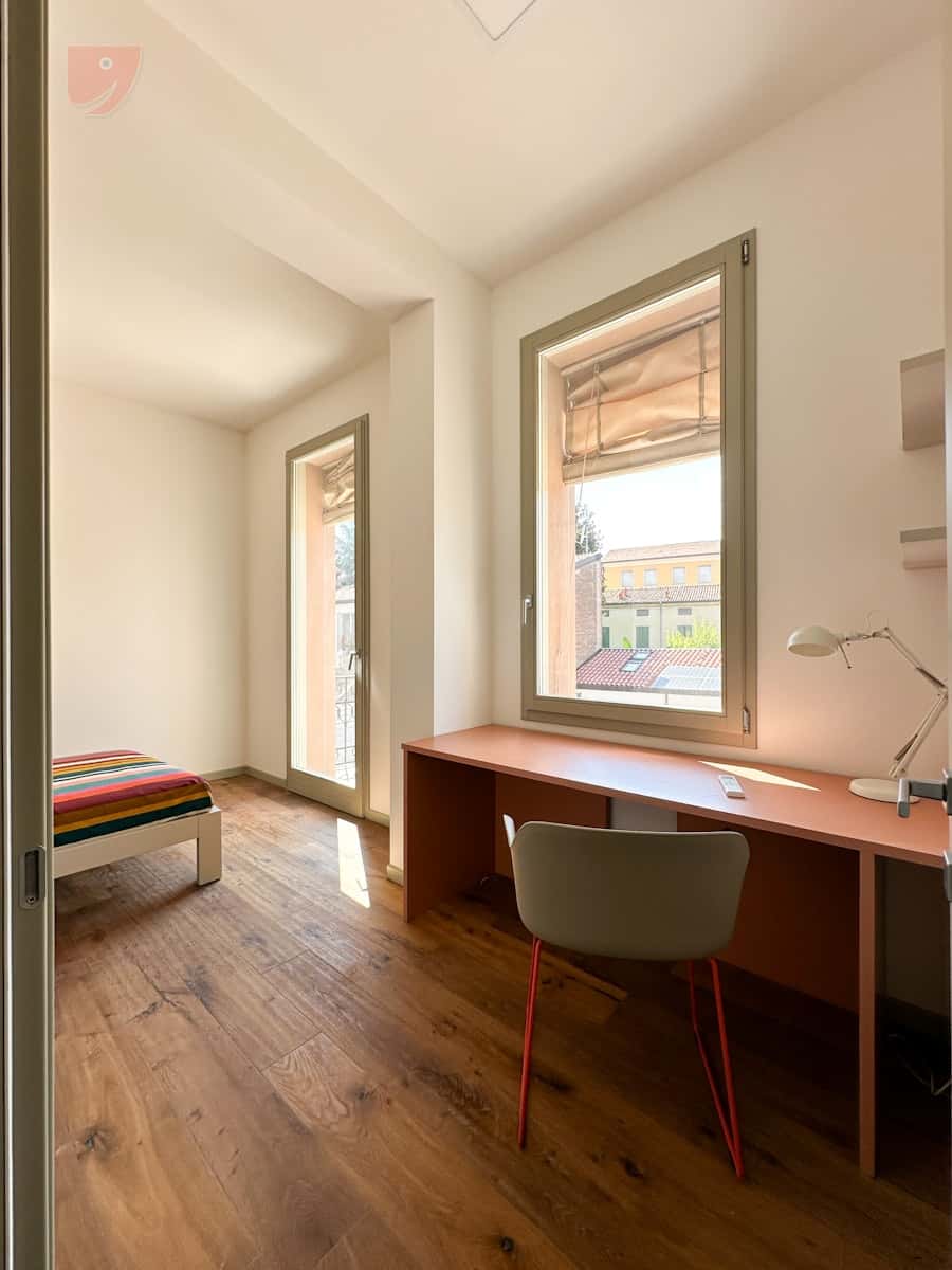 Quarto em Via Montebello, Ferrara para 37 m² com 2 quartos