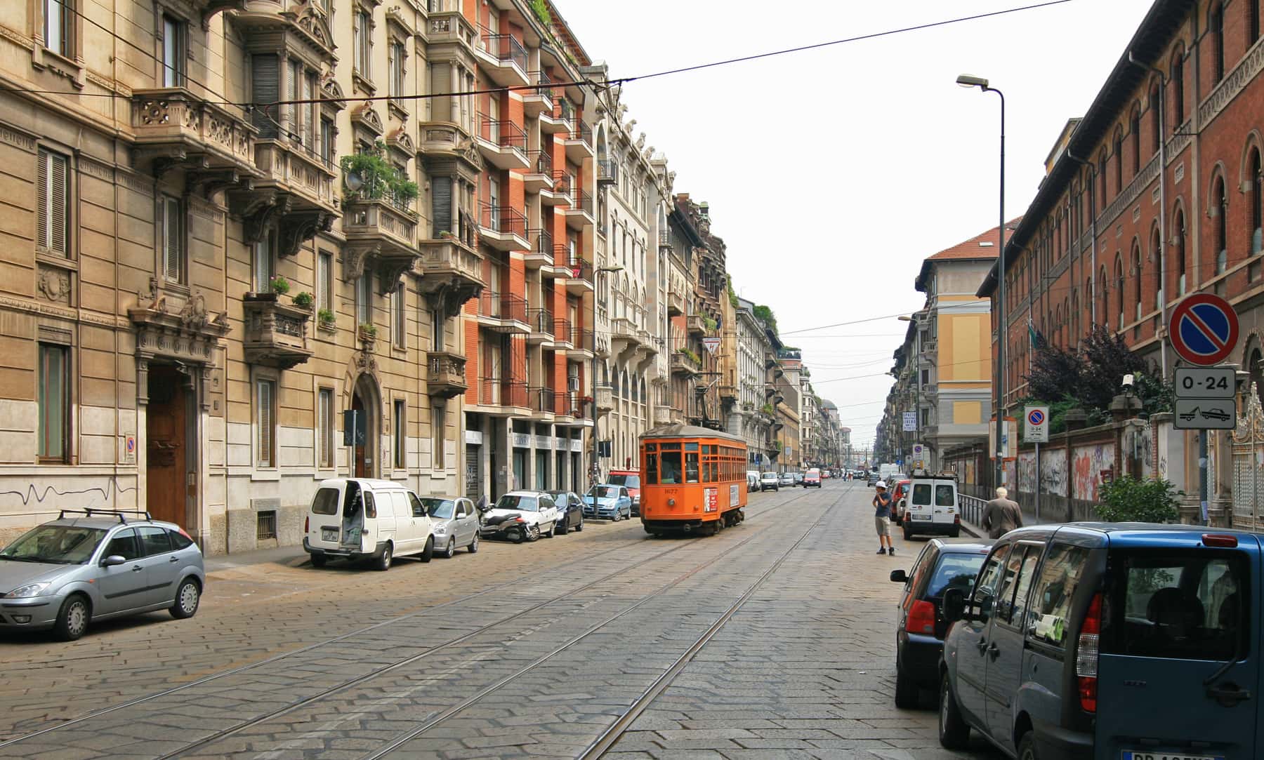 Apartamento em Via Luigi Settembrini, Milano para 57 m² com 1 quarto