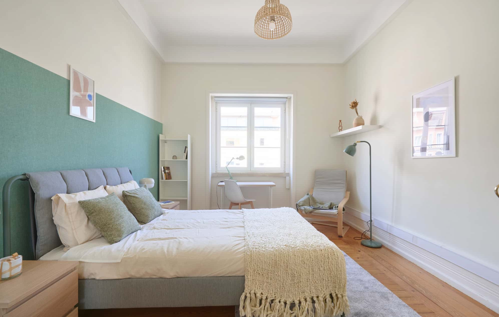 Bedroom in a 10-bedroom apartment in Lisbon (1min from metro station) - Room 4