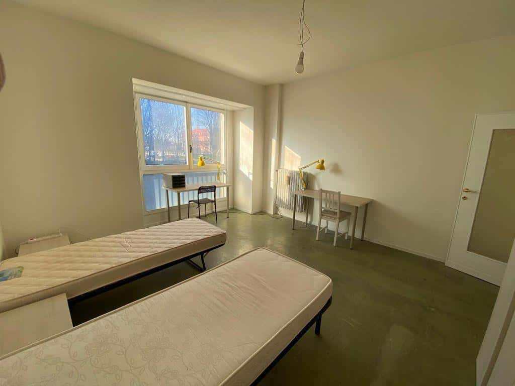 Room in Via Enrico Falck, Milano for 60 m² with 2 bedrooms