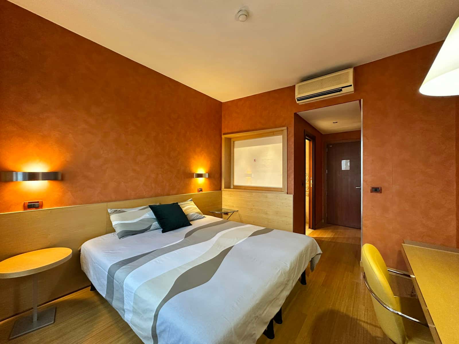 Zimmer in Lungo Dora Napoli, Torino für 1100 m² mit 10 Schlafzimmer
