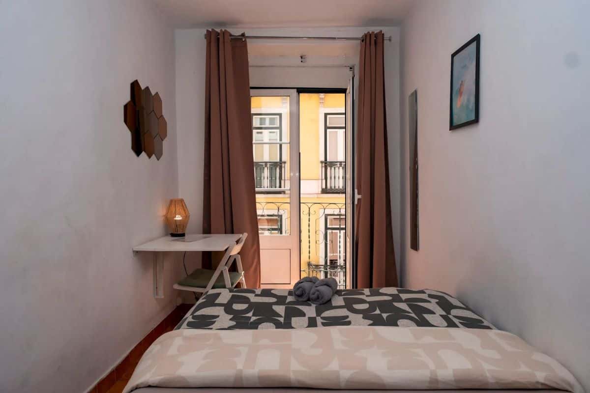 Chambre dans Rua Presidente Arriaga, Lisboa avec 4 chambres