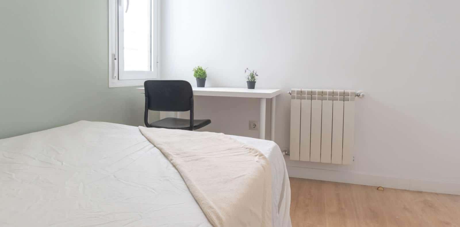 Double bed in Rooms for rent in 4-bedroom apartment in Arganzuela