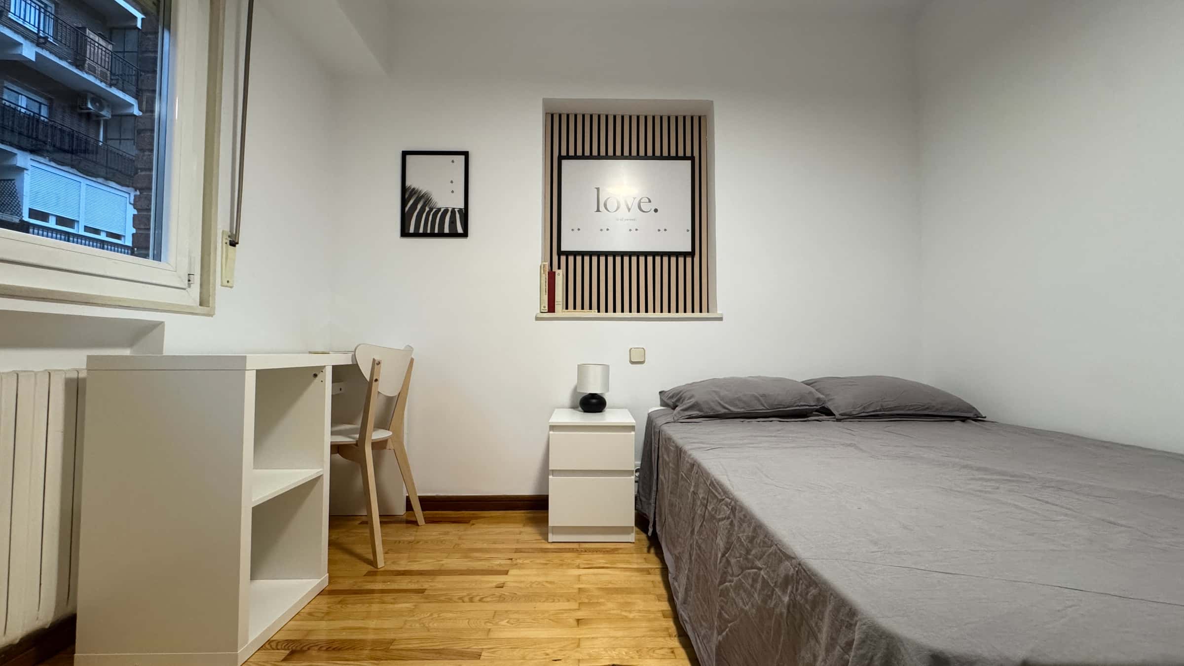 Zimmer in Calle del General Margallo, Madrid für 100 m² mit 5 Schlafzimmer
