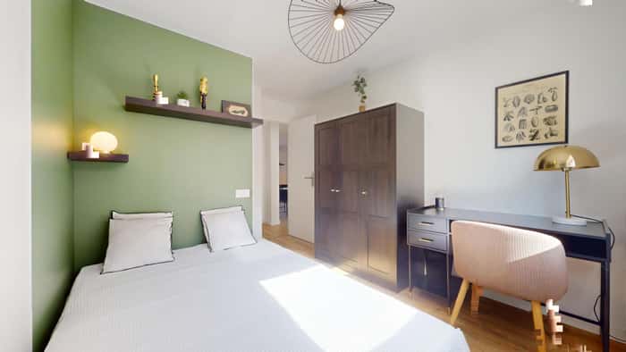 Listing photo thumbnail