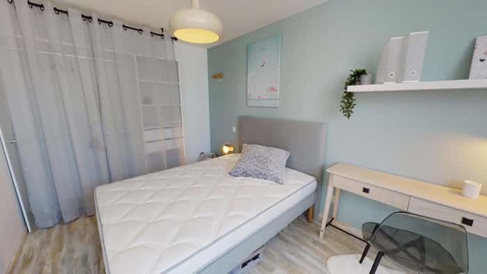 Listing photo thumbnail